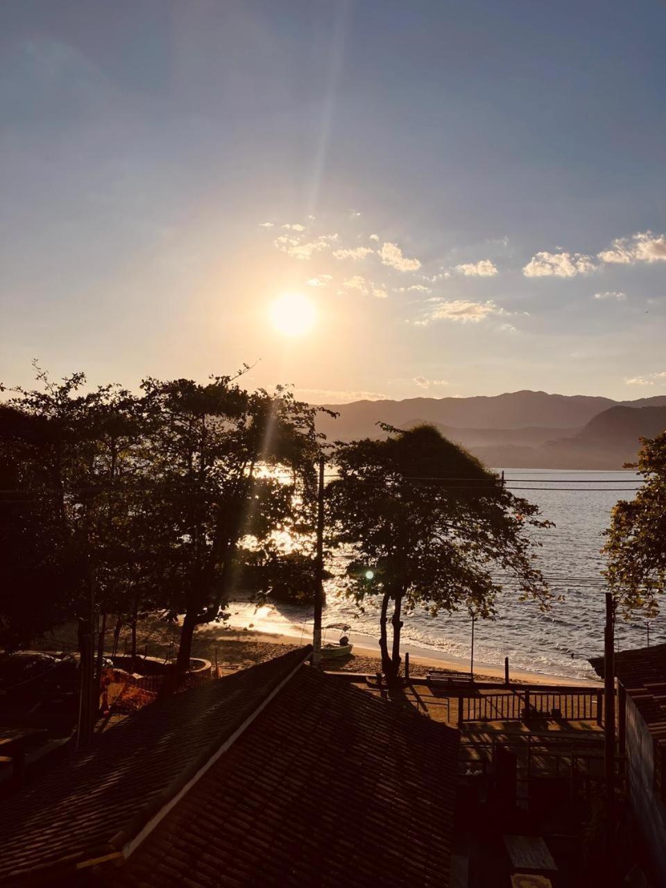 Вилла Yellow House Beira Mar Portinho Ильябела Экстерьер фото